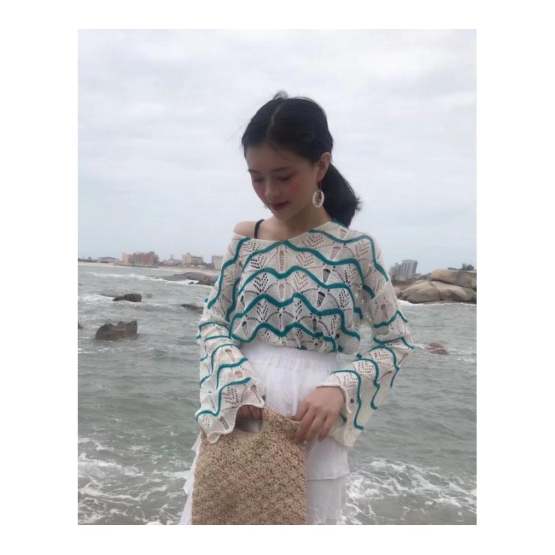 2018年女装秋季新款韩版百搭甜美圆领宽松波浪条纹镂空毛衣时尚潮