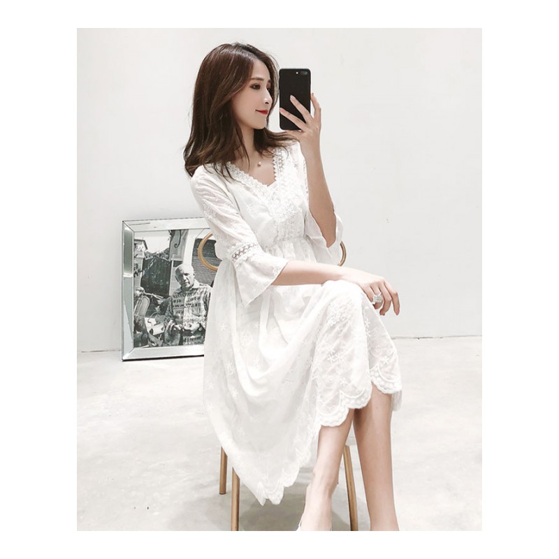 2018夏新款白色蕾丝连衣裙V领镂空仙女裙收腰显瘦蕾丝裙子