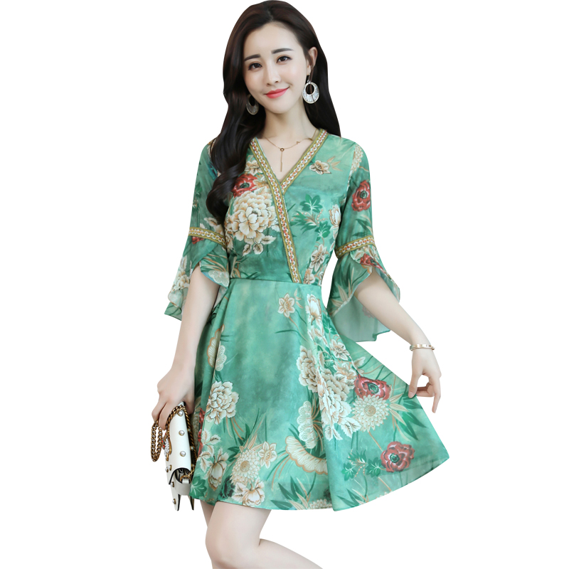 雪纺连衣裙女士夏款新品仙女碎花显瘦韩版小个子修身喇叭袖度假裙