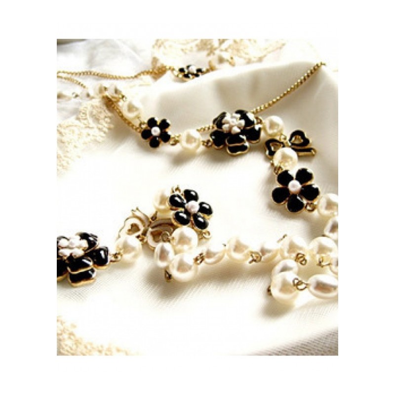 女装配饰有哪些(女装配饰)-第1张图片-潮百科 女装配饰有哪些(女装配饰)-第1张图片-潮百科