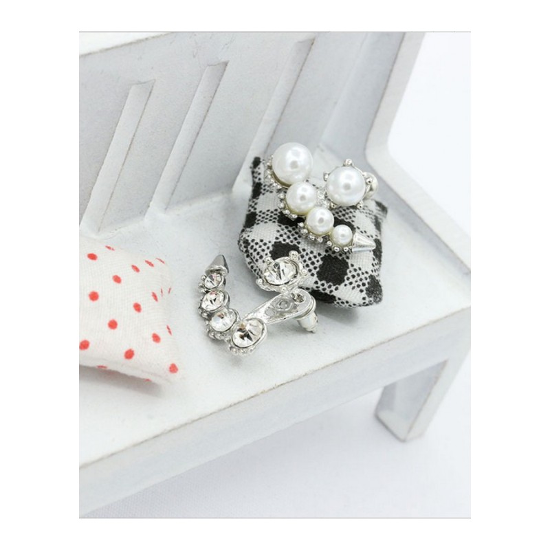 耳钉女款新款 时尚达人珍珠水钻不对称耳饰品F2D160送女朋友七夕情人节礼物