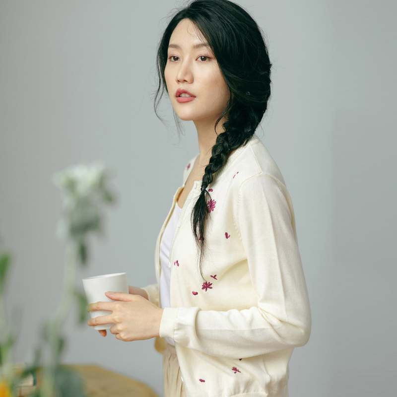 茵曼秋新款文艺范绣花长袖针织开衫女小外套1873131228