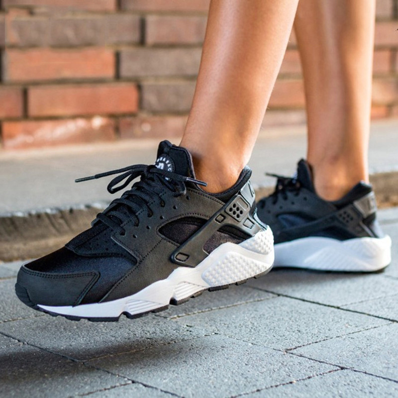 耐克NIKE AIR HUARACHE RUN 女子运动休闲鞋 华莱士女鞋 634835