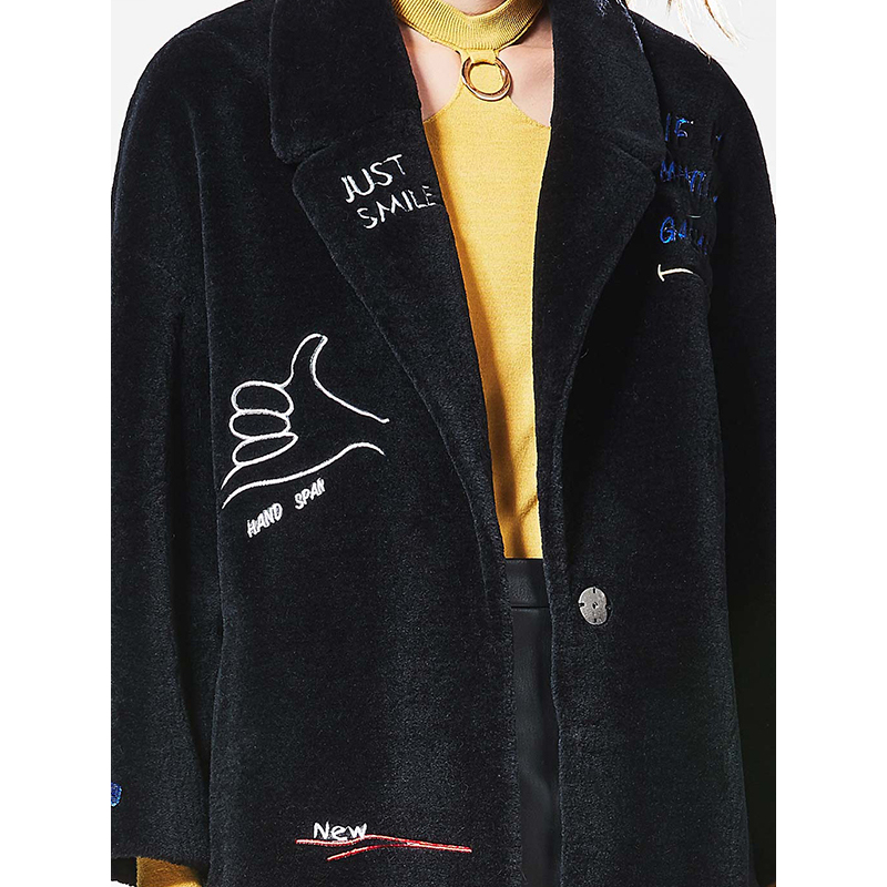 CXC103HE48趣味字母图案刺绣宽松版中长款羊毛外套