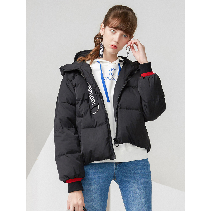 波司登BOSIDENG女士冬季常规款时尚休闲保暖短款连帽羽绒服 女B70142504
