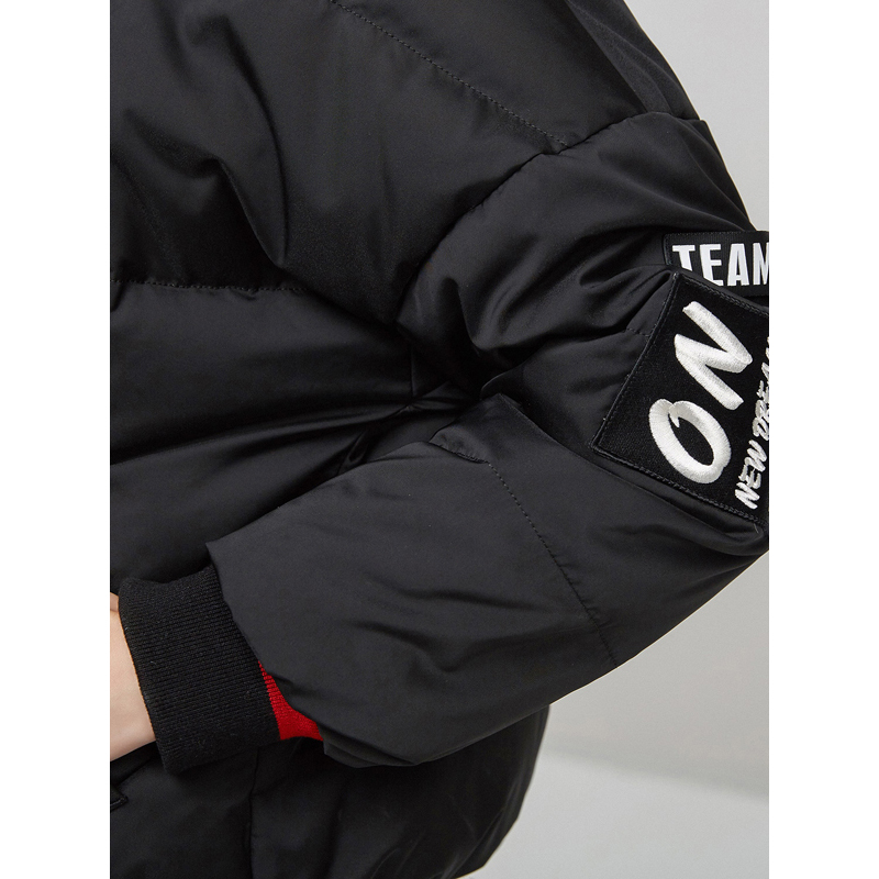 波司登BOSIDENG女士冬季常规款时尚休闲保暖短款连帽羽绒服 女B70142504