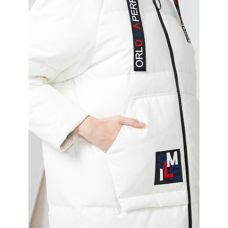 波司登BOSIDENG女士冬季常规款宽松羽绒服 女韩版B70142526