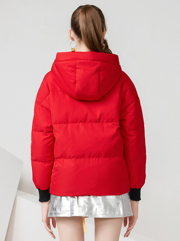 波司登BOSIDENG女士冬季常规款印字个性羽绒服 女B70142502