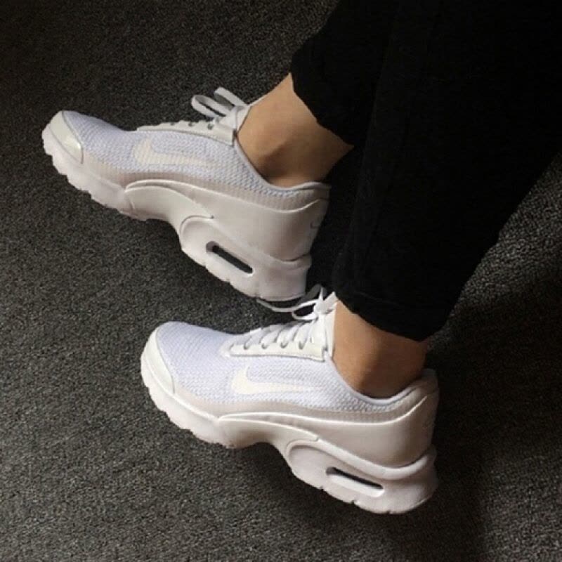 NIKE(耐克)女子运动休闲鞋透气轻便舒适跑步鞋896194-101图片