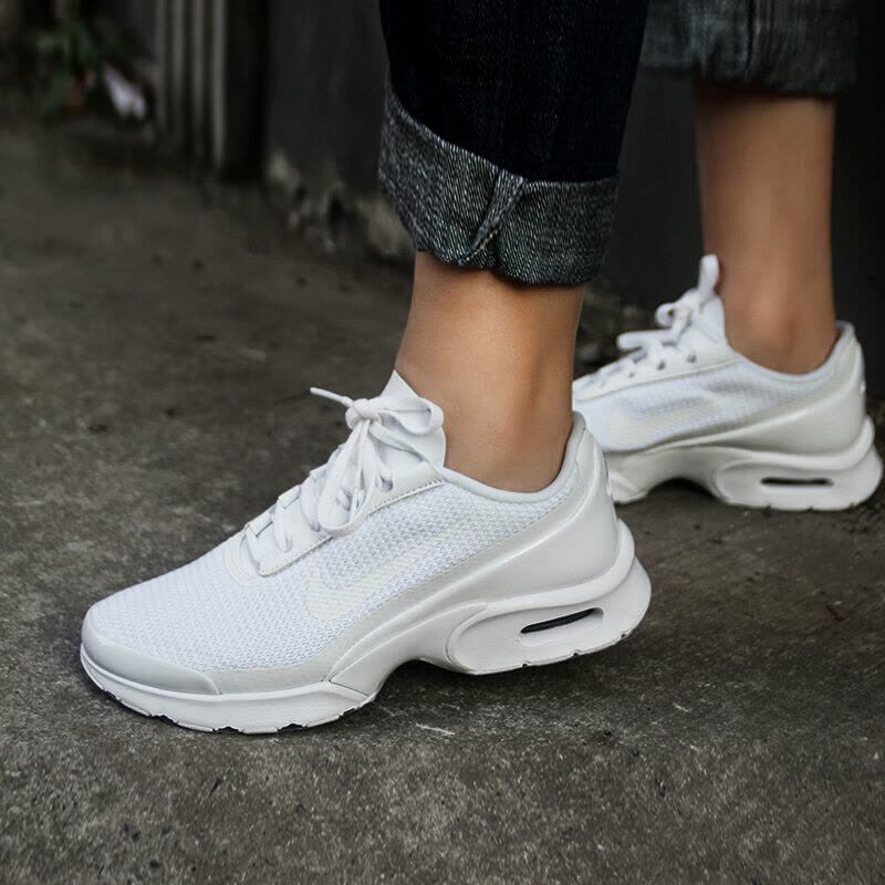 NIKE(耐克)女子运动休闲鞋透气轻便舒适跑步鞋896194-101图片