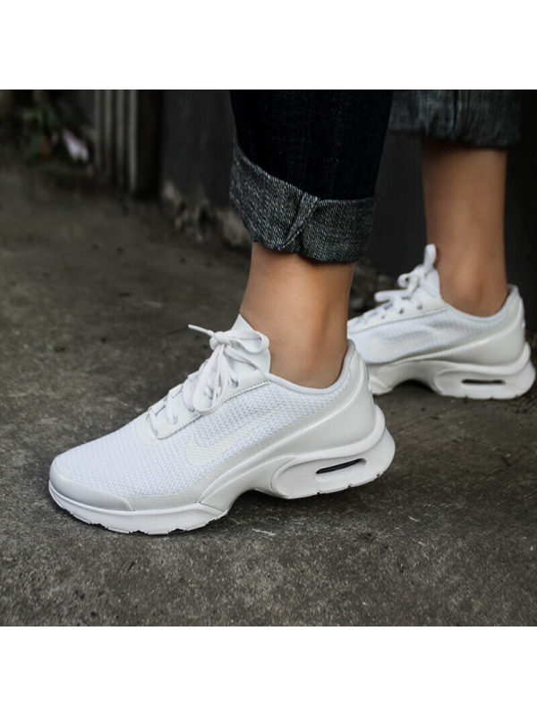 NIKE(耐克)女子运动休闲鞋透气轻便舒适跑步鞋896194-101