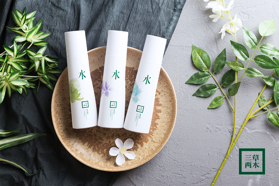 三草两木分龄气色水补水保湿水爽肤水化妆水时光分龄精华水200ml