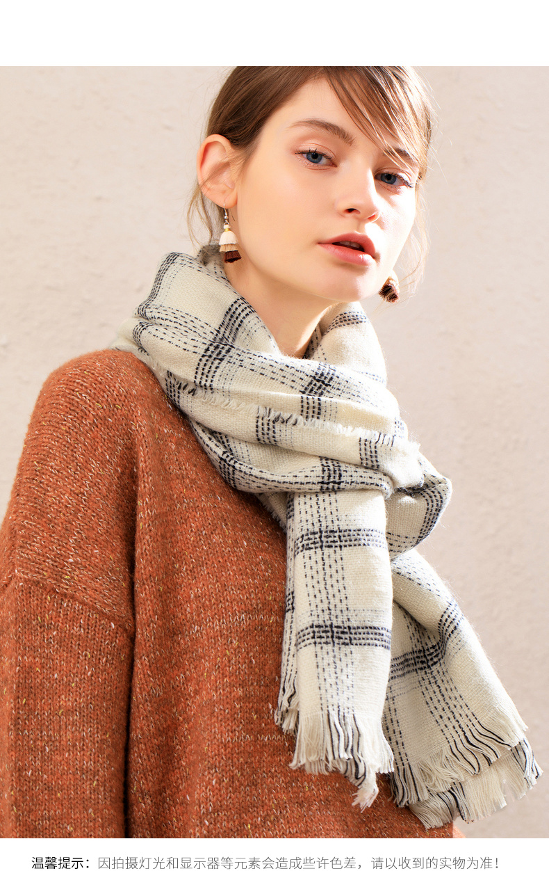 ⑩osa欧莎2018冬装新款女装 舒适保暖格子流苏围巾