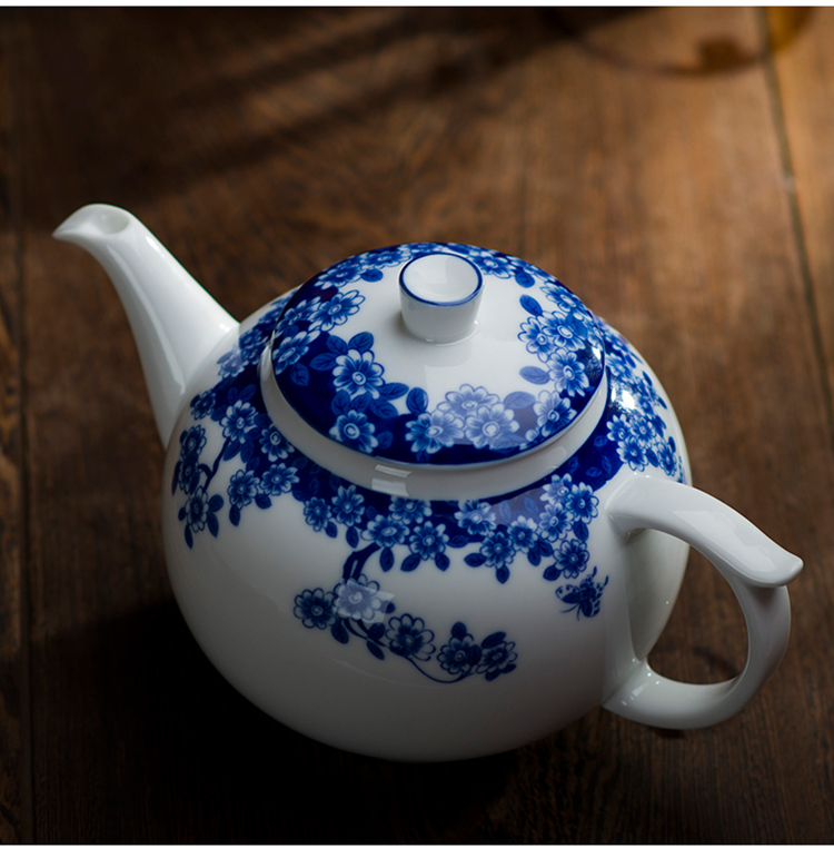 休闲工艺:釉上彩产地:中国江西景德镇市国产/进口:国产茶具类型:茶壶