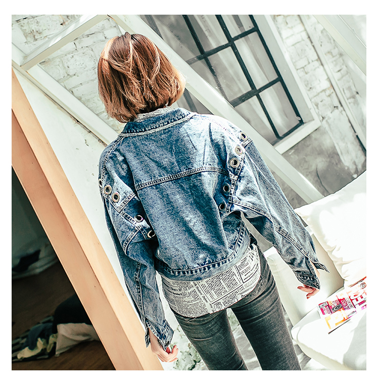 时尚女装报纸衬衫女新款红衣服社会个性黑白色上衣套装快手抖音衬衣