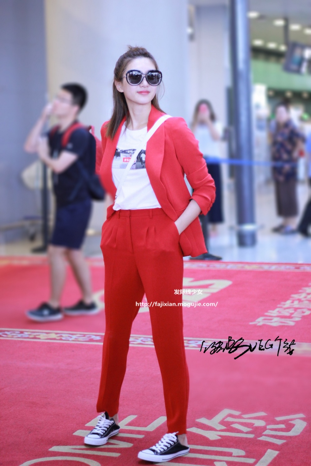 薇姬桑妮女士帆布鞋1kh3yzm 薇姬桑妮欧美风潮鞋匡威同款黑色白色高帮