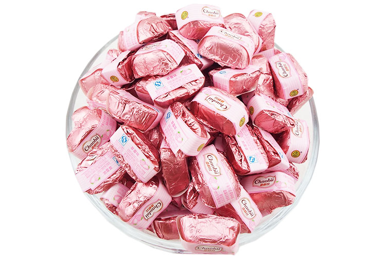 包邮徐福记奇欧比甲虫型软馅巧克力草莓味1500g散装代可可脂年货喜糖