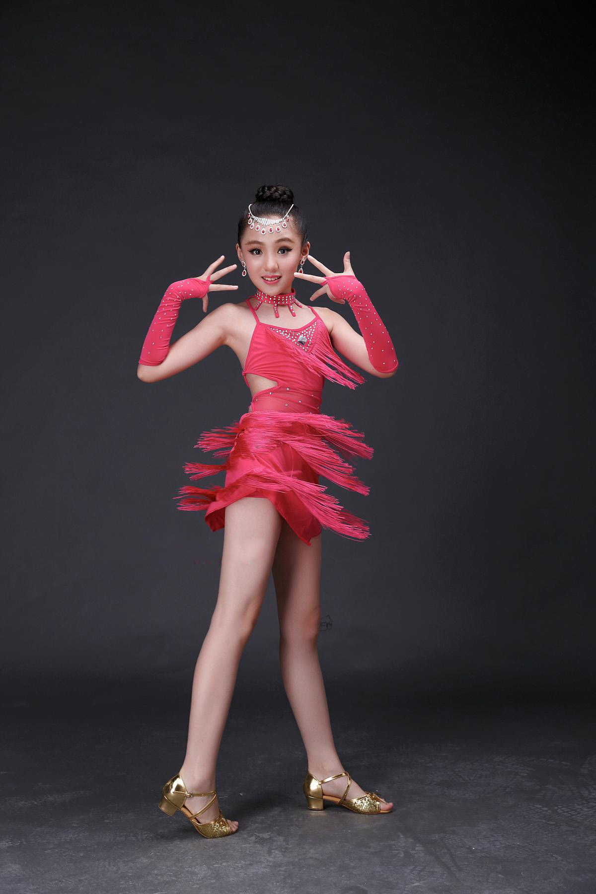 16小女孩跳拉丁舞 舞蹈图片