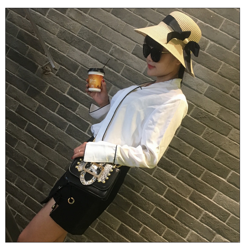 包包2017新款时尚韩版蛇纹铆钉小方包链条包女斜挎迷你小包单肩包金色