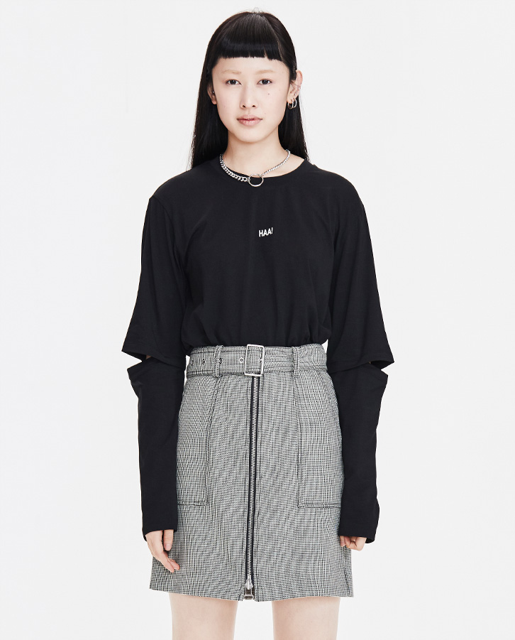 moco2019春季黑白色新款假两件长袖宽松t恤潮女摩安珂