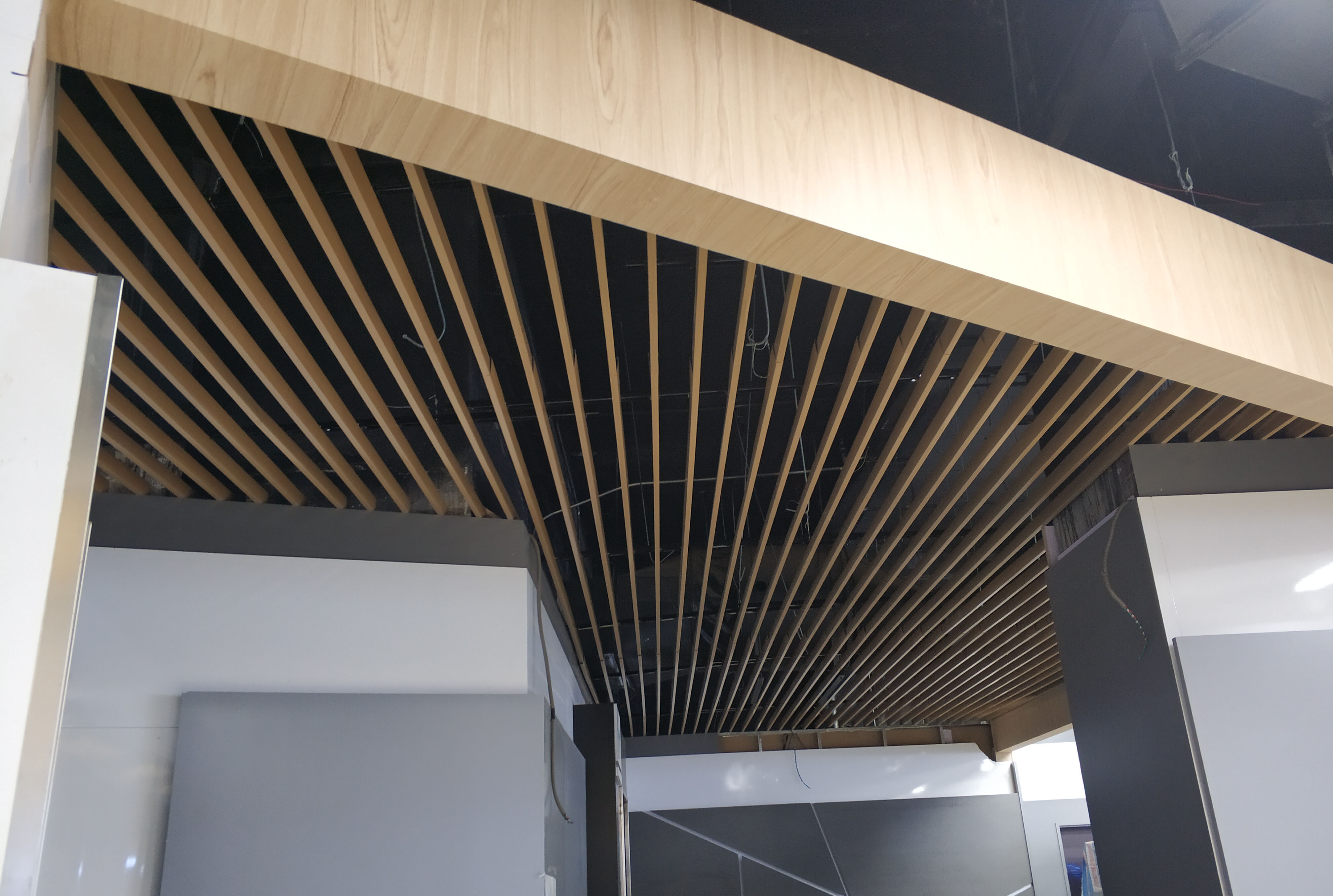 宇诚xt35铝方通吊顶底宽20mm高度60mm厚度05mm橡木纹深花梨深栓木啡