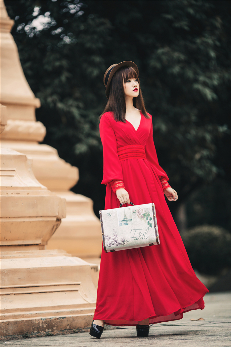 828新款连衣裙女夏新款性感v领开叉复古文艺大红色长裙海边渡假沙滩裙