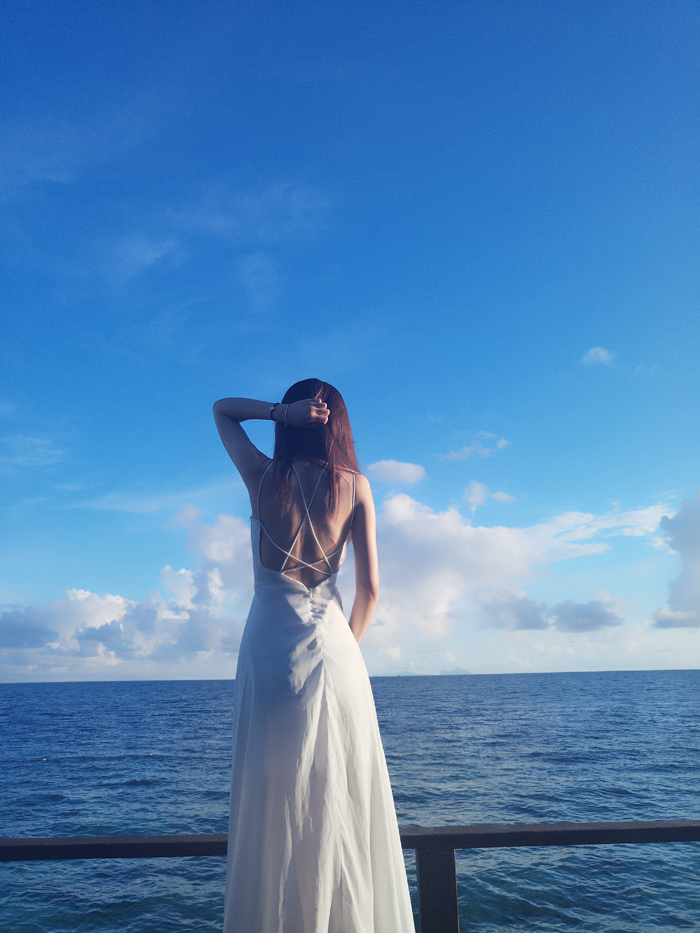 新款式白色露背女神性感连衣裙修身海边度假露肩吊带沙滩裙女定制款