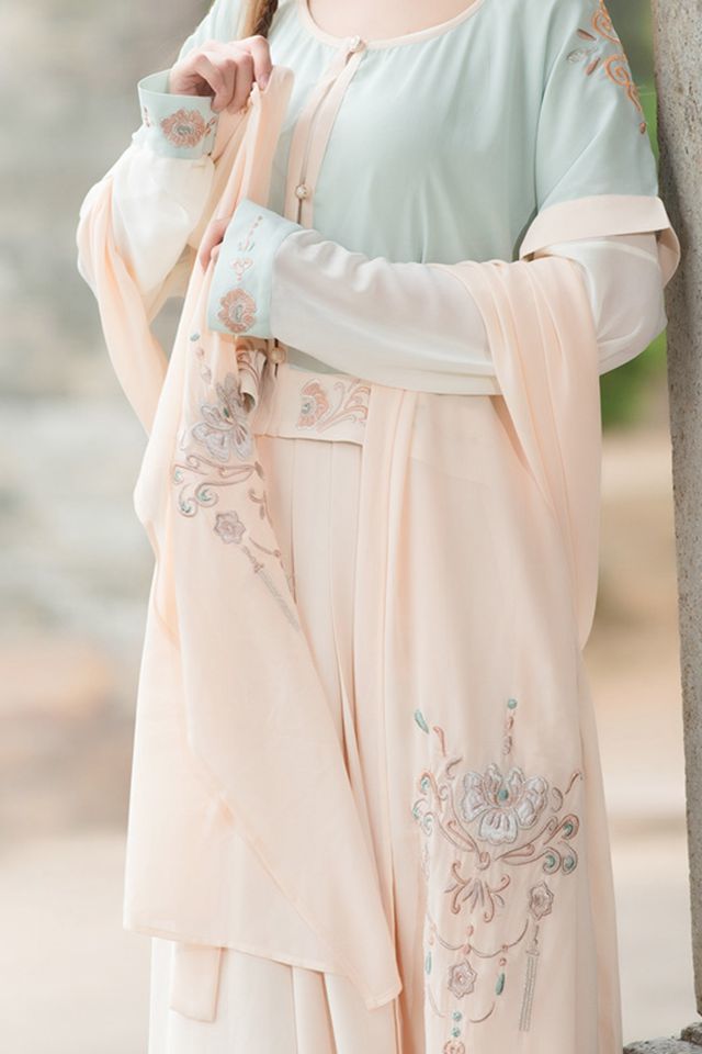 薇姬桑妮日常改良汉服绣花素色半袖长袖齐腰襦裙长裙套装表演服