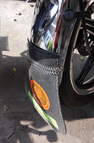 包邮摩托车后轮前轮挡泥皮挡水皮挡泥板夜间反光加厚加大号挡泥皮