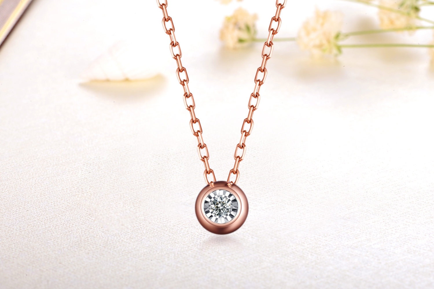 佐卡伊波点30分效果精湛车花镶嵌显钻工艺钻石吊坠