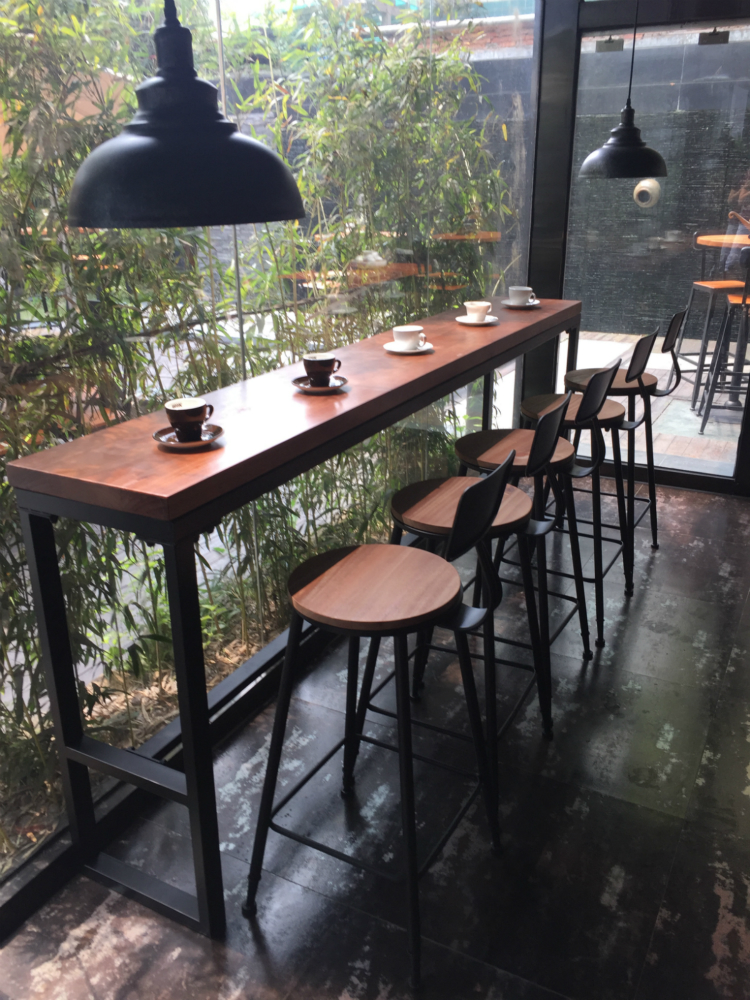 实木星巴克咖啡厅长条桌椅组合餐桌靠墙吧台桌椅 铁艺高脚椅桌子