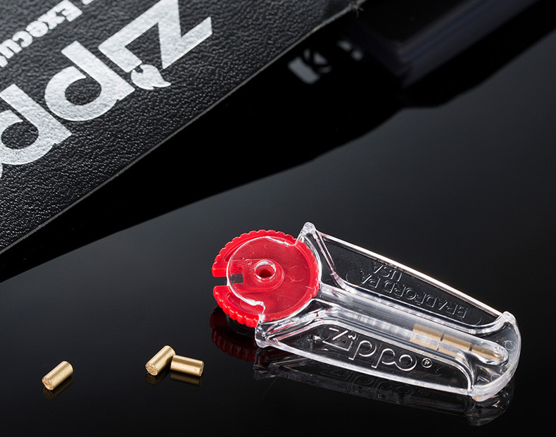 套装系列材质:合金颜色:黑色产地:美国类别:火机配件型号:火石品牌