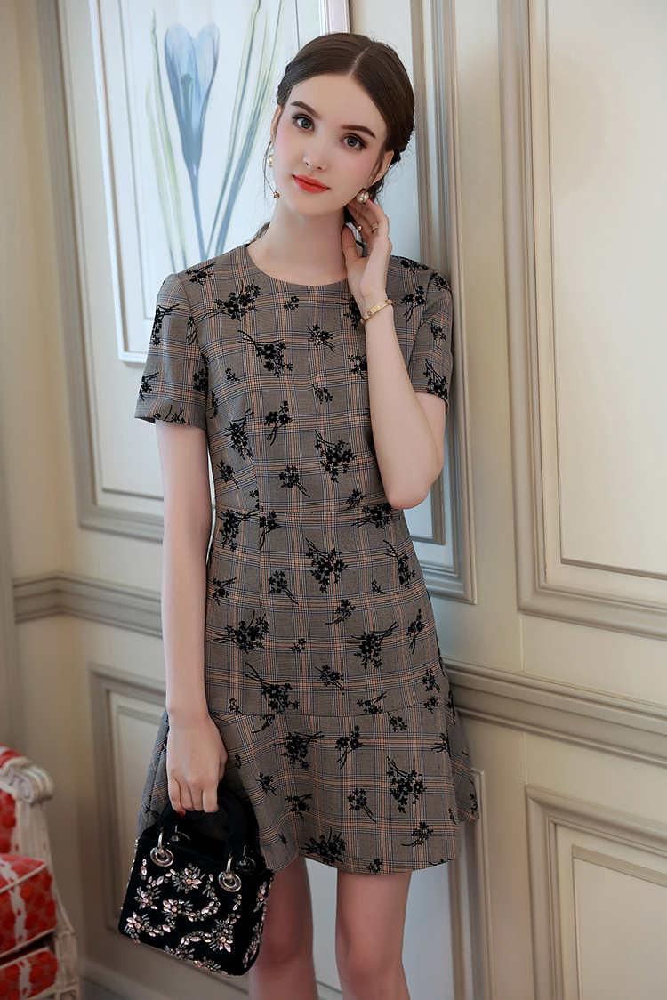 zarp女装2017夏季新款雅致提花圆领短袖修身荷叶摆格纹连衣裙