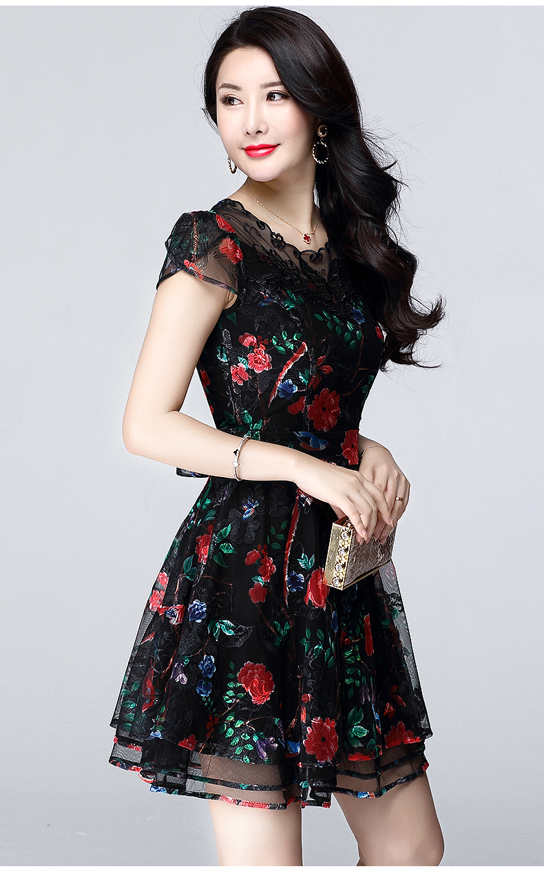 828新款镂空蕾丝连衣裙女夏气质2017新款雪纺网纱大码