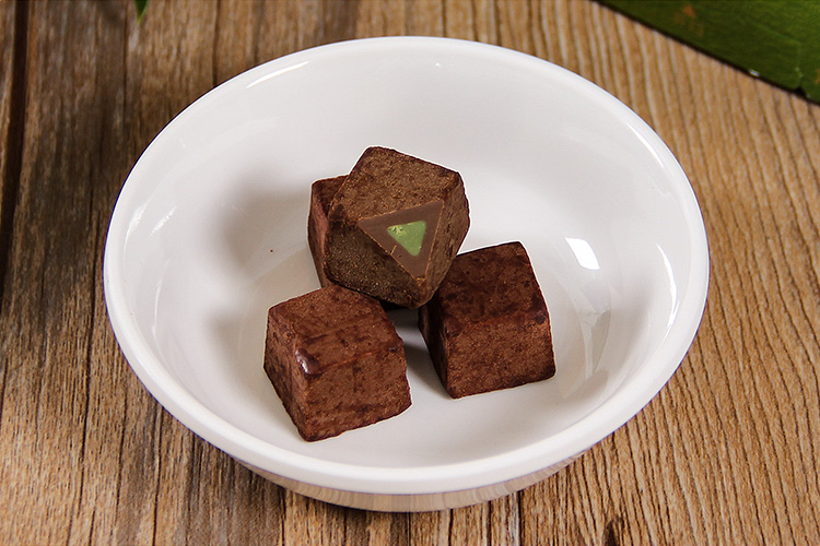 明治雪吻巧克力绿茶口味62g盒