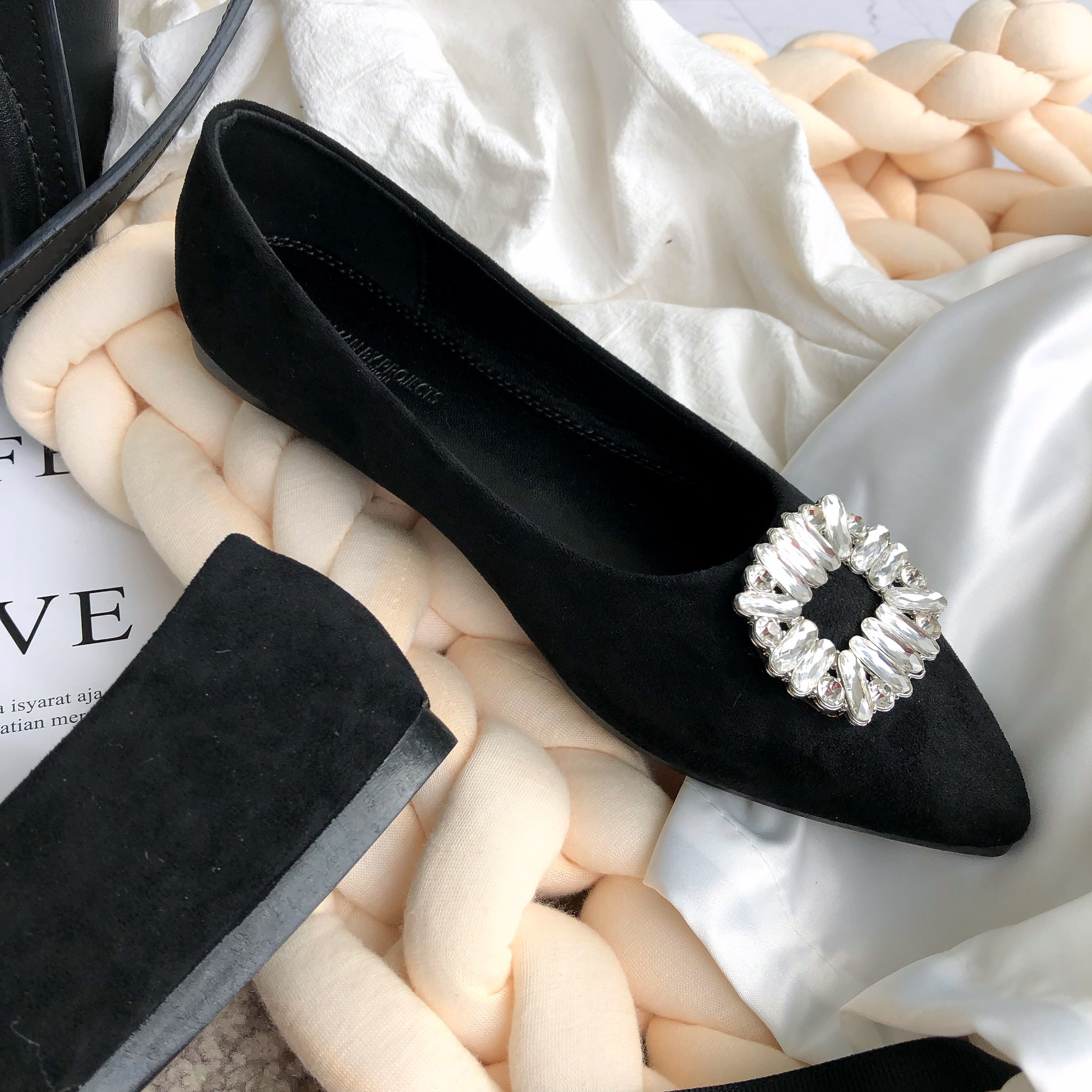 fish basket单鞋女2019新款春夏季尖头平底鞋水钻方扣浅口鞋黑色百搭