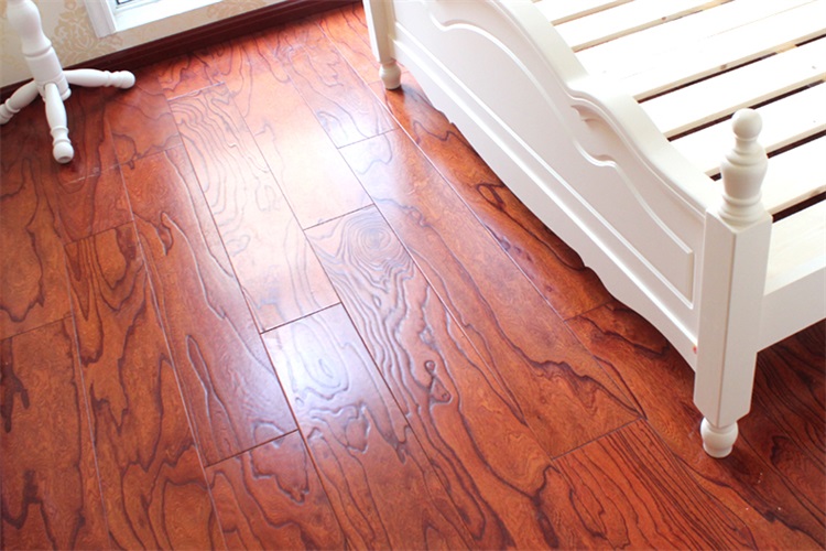 莱诺地板 三层实木地板榆木浮雕锁扣免胶15mm适用地暖e0环保厂家直销3