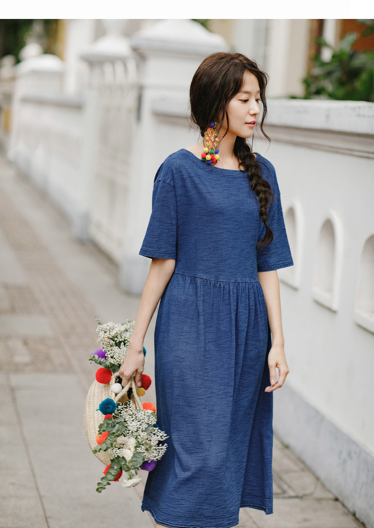 茵曼春季新款圆领修身宽松中袖皱褶腰宝蓝色纯棉连衣裙中长裙