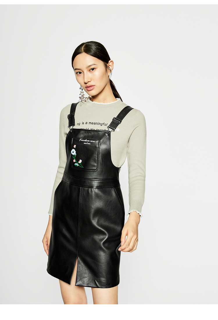 爱居兔冬季女装黑色简约pu复古背带裙