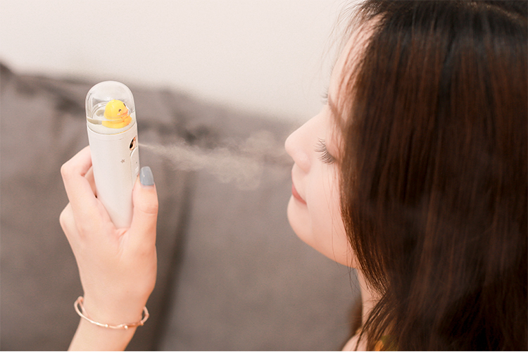 dongduck纳米喷雾补水仪白色