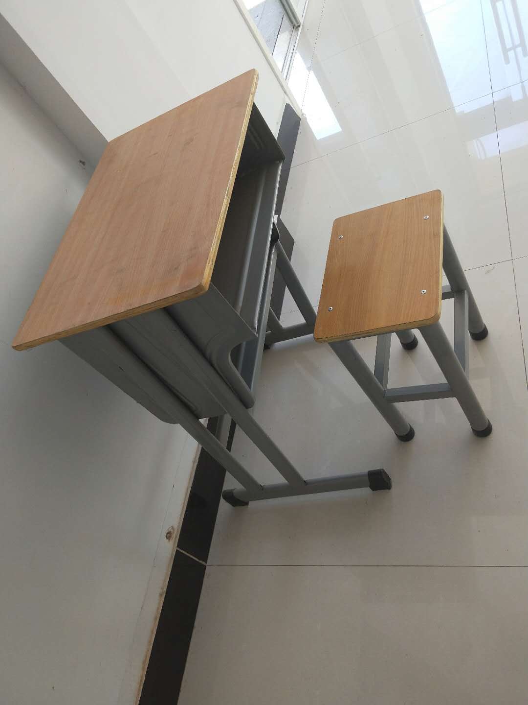 超级新品 峰翼单人双柱双斗课桌凳hdl-6039