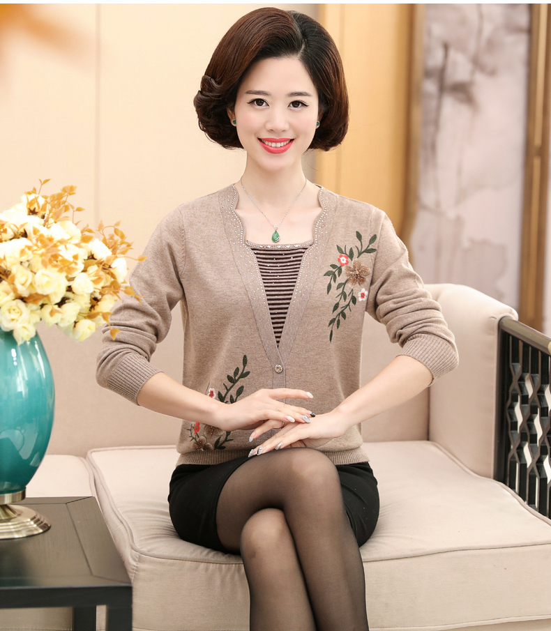 100纯羊毛衫中老年女秋装4050岁毛衣妈妈装长袖上衣针织打底衫