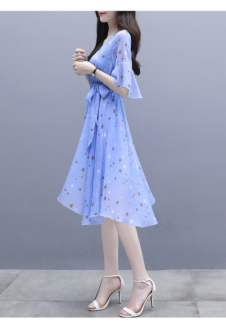 2019超仙显瘦碎花半袖连衣裙女春夏新款中长款v领收腰温柔沙滩裙