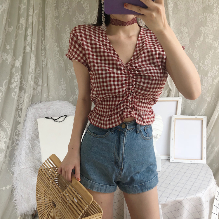 时尚女装春夏2019新款女装港味短款格子衬衫学生木耳边v领短袖露脐装