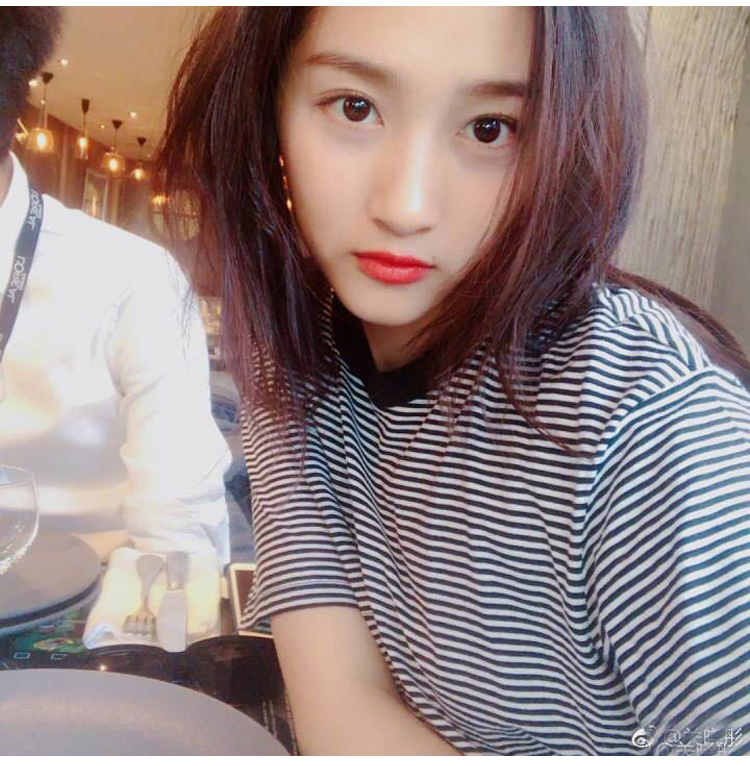 2017款】关晓彤明星同款上衣服宽松高腰短款