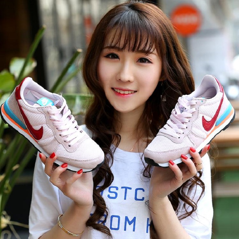 耐克nike经典女鞋复古休闲华夫鞋2017春季轻便百搭运动户外慢跑鞋