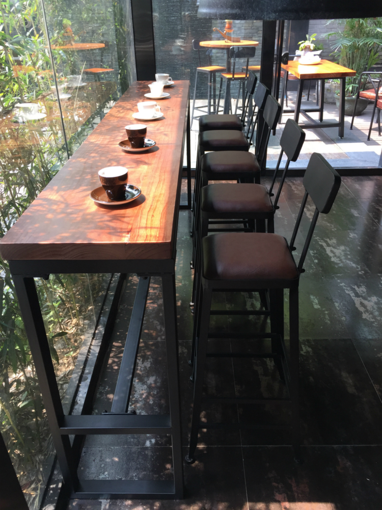 实木星巴克咖啡厅长条桌椅组合餐桌靠墙吧台桌椅 铁艺高脚椅桌子