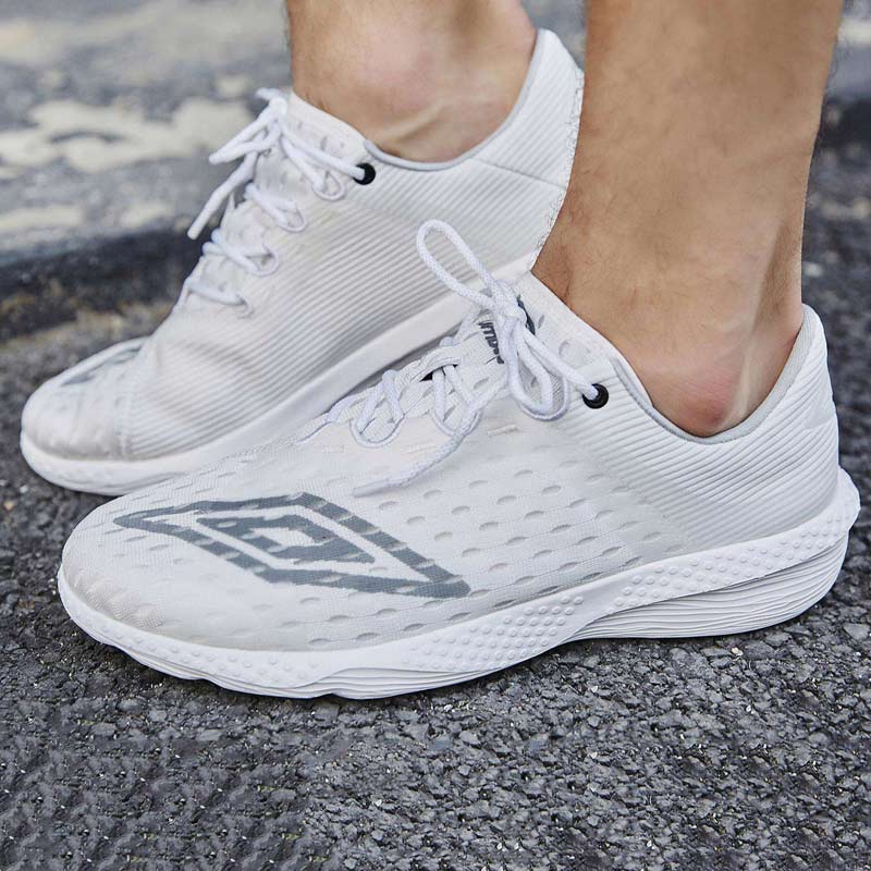 茵宝umbro男轻质透气跑步鞋17夏新款运动休闲ucc90709