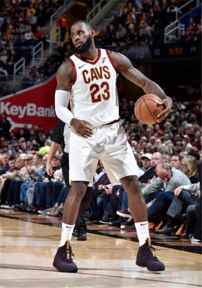 nike lebron 15耐克男鞋 美国正品lbj15詹姆斯15代黑金骑士运动篮球鞋