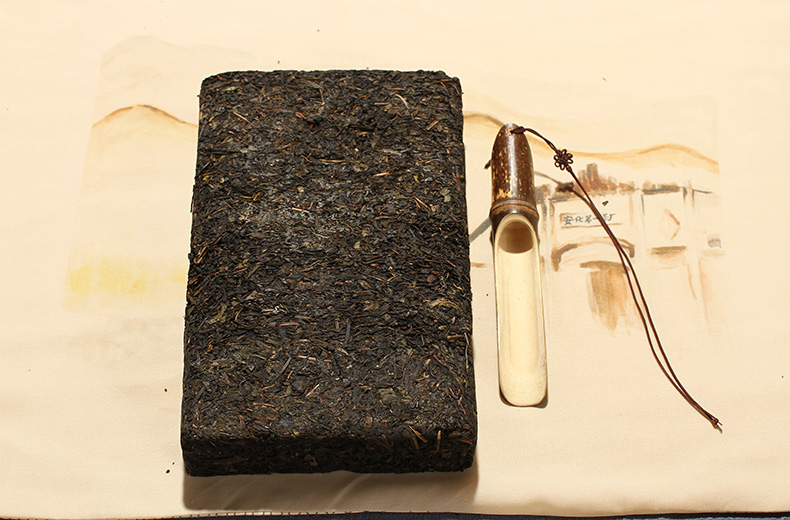 中粮中茶牌 湖南安化黑茶 2017年鸡年生肖手筑茯砖茶1kg